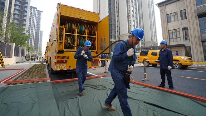 是谁阻止了詹库联手？交易截止日前1天 勇士曾试图交易得到詹姆斯